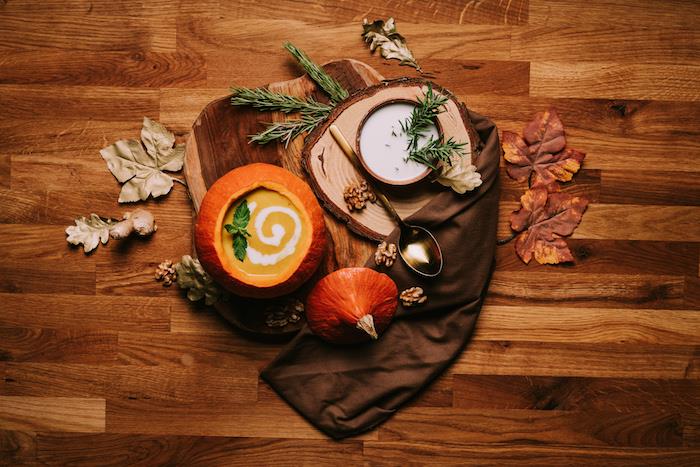 Ricette Vellutate ، Minestra Servita في Zuppa Intagliata ، ciotola con latte di cocco