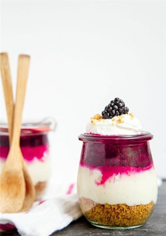 verrine-sweet-veritifs-in-verrine-syrup-of-Raspberries-and-panna-cotta شراب العنب الحلو