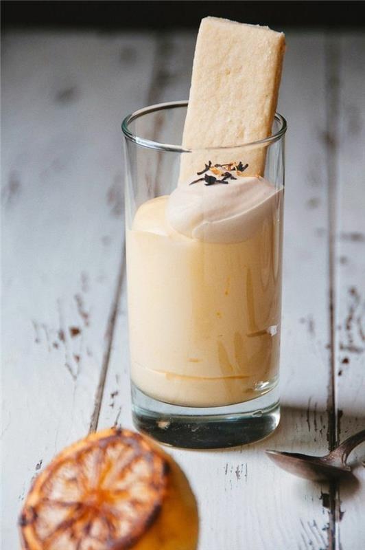 sweet-cream-verrine-in-glass-easy-dezert-nápad