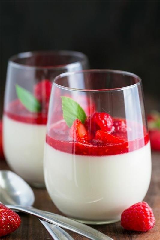 verrine-sweet-dessert-blanc-with-Raspberry-يقدم في الزجاج