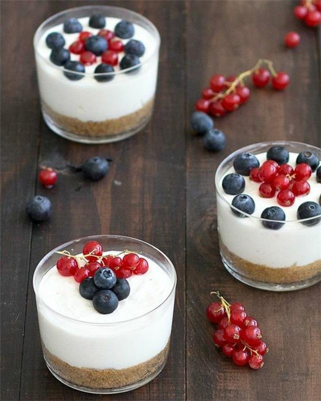 verrine-sweet-easy-dessert-verrine-panna-cotta-فواكة