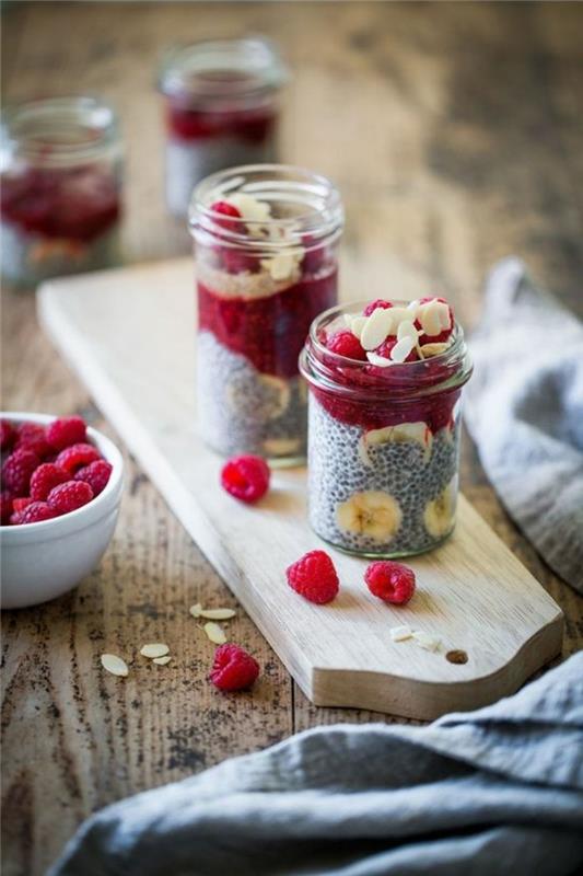 verrín-sladký-puding-s-chia-semienkami-a-ovocím