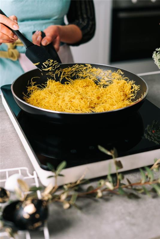 för att se smör vermicelli i pannan, idé om bon av psques enkelt och snabbt steg för steg recept