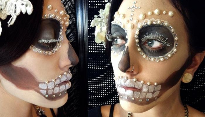 perly a kamienky pre tvár mladého dievčaťa s halloweenskym make -upom, biely kvet vo vlasoch