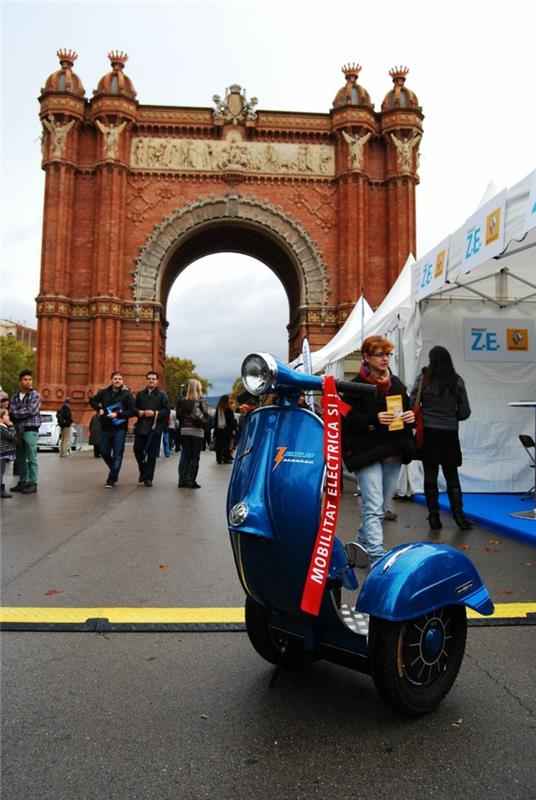 vespa-px-125-štýlová-kolobežka-na-prepravu-mesto