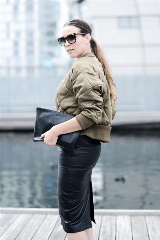 elegantný a prepracovaný outfit s čalúnenou dámskou bundou a leteckou bundou a čiernou koženou sukňou na ceruzku