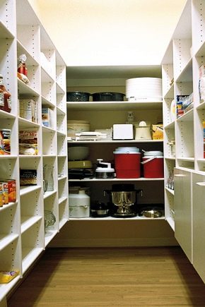 Telineiden valinta ruokakomeroon