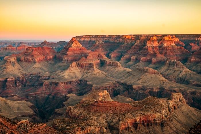 utforska de naturliga landskapen i världen, organisera en rundtur i Grand Canyon