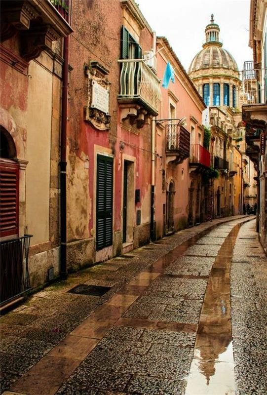 travel-italy-street