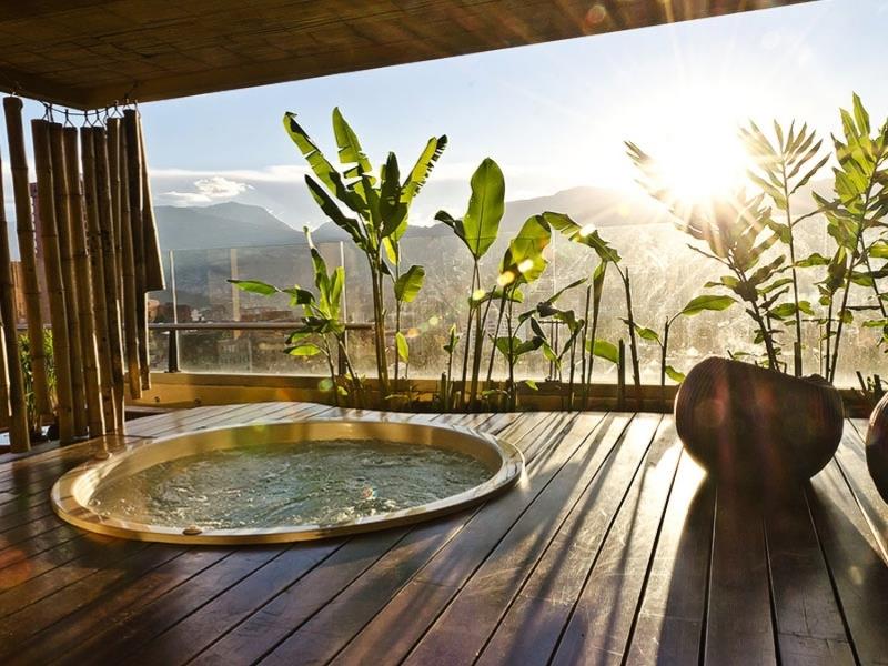 bambu utsikt inredning ordna en terrass med ett spa yttre golvbeläggning