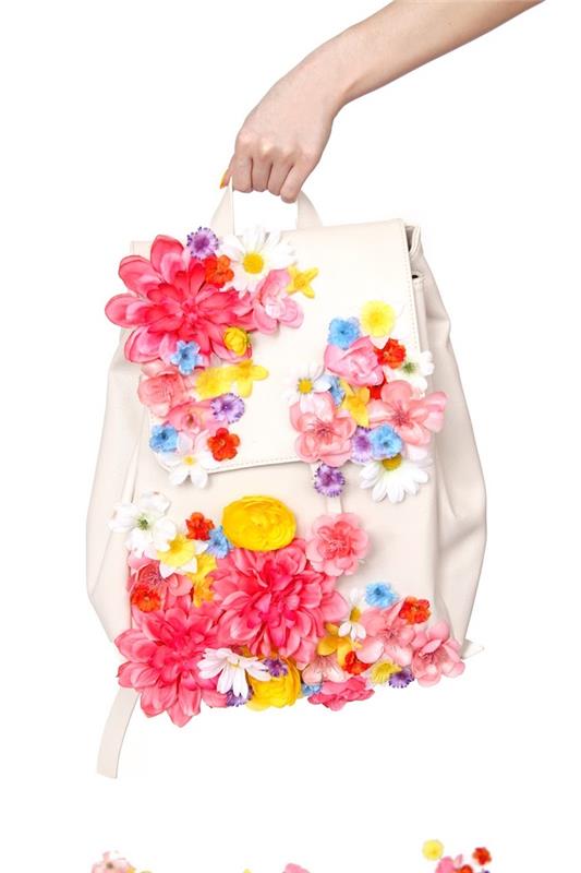 زهور فو ملونة ، ملتصقة بحقيبة ظهر جلدية بيضاء ، هدايا عيد الميلاد محلية الصنع