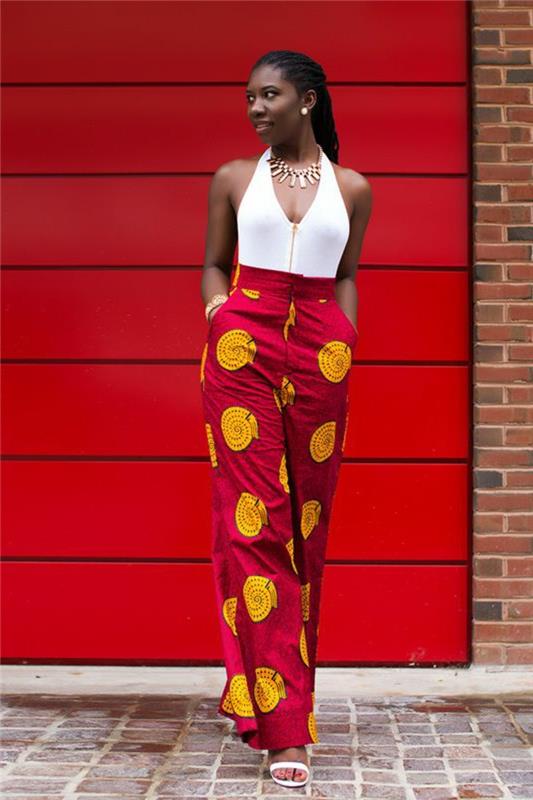 röd bakgrund, långa byxor, vit topp, tegelvägg, afrikanska tryck maxiklänningar